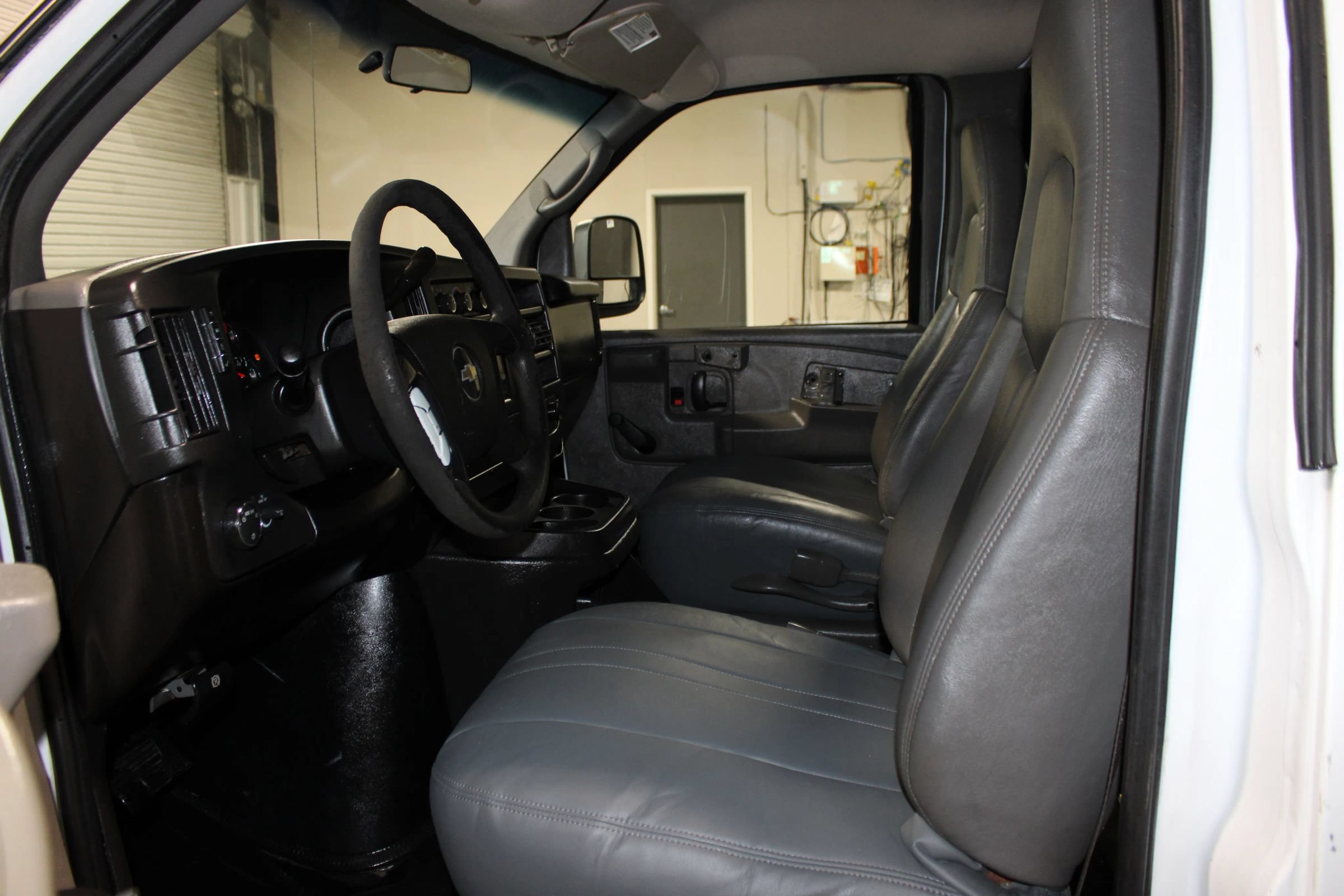 Used 2009 Chevrolet Express 1500 RWD image 8