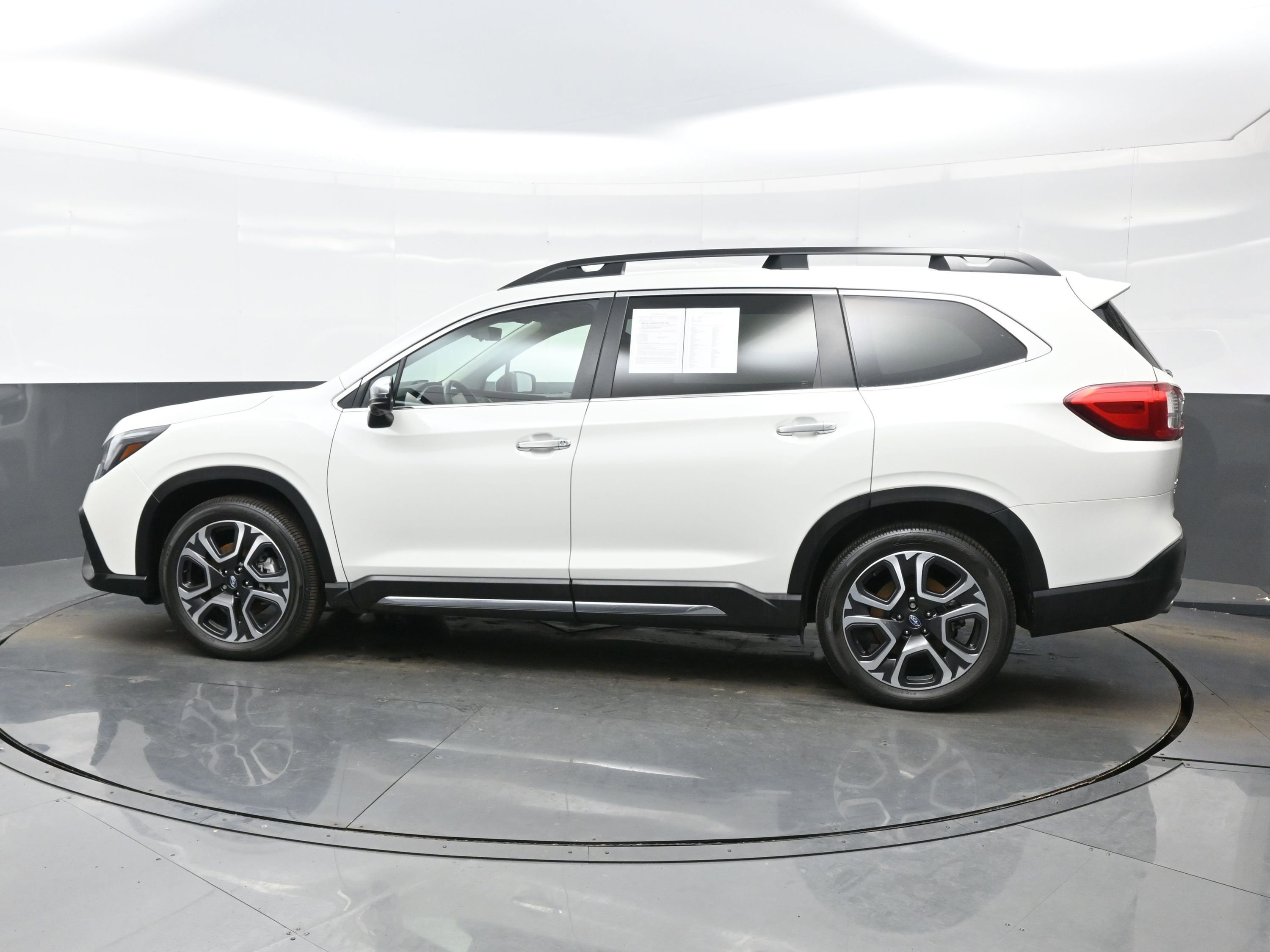 Used 2023 Subaru Ascent Touring image 3