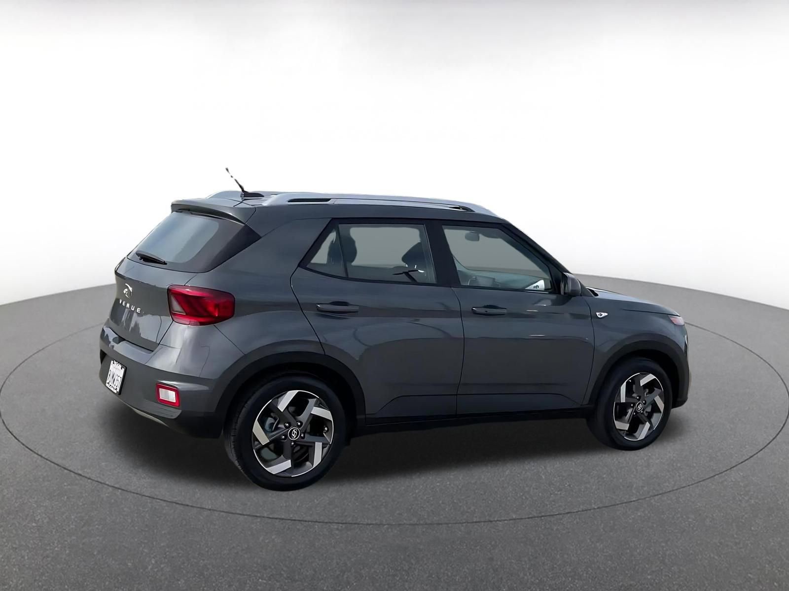 Used 2025 Hyundai Venue SEL image 15
