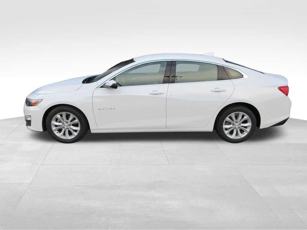 Used 2025 Chevrolet Malibu LT FWD image 2