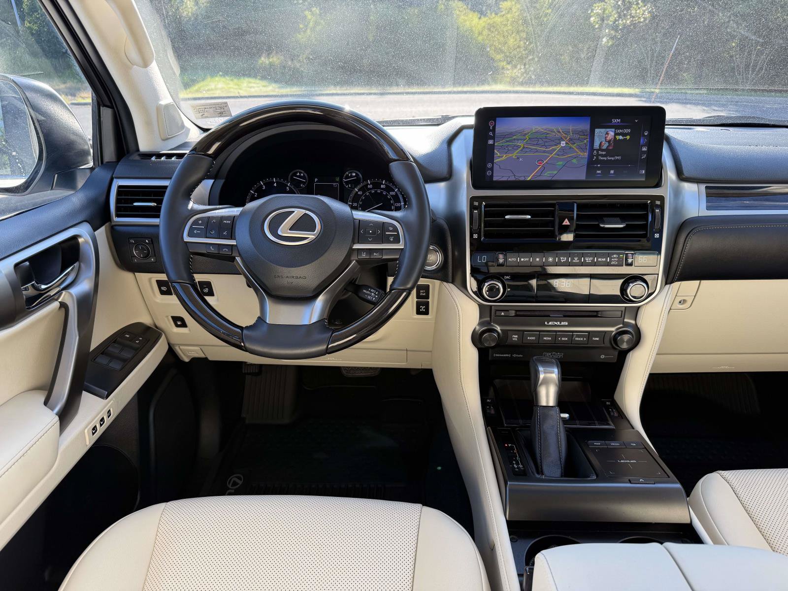 Used 2023 Lexus GX 460 Premium w/ Accessory Package AWD/4WD image 8