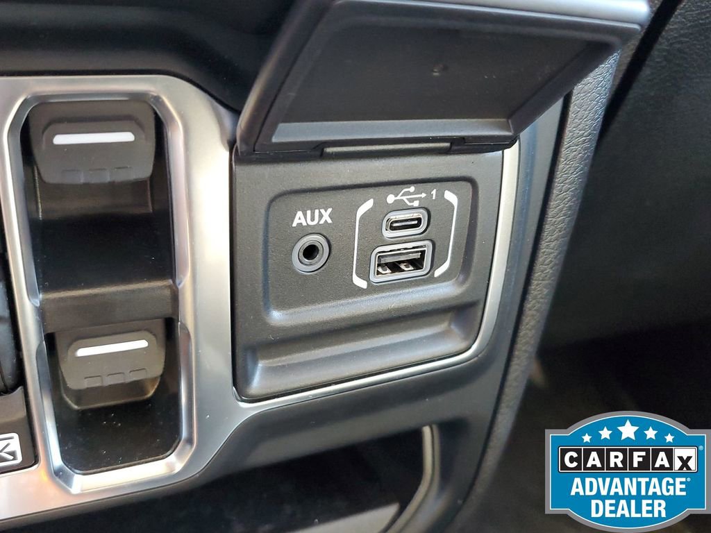 Used 2024 Jeep Wrangler Sahara image 33