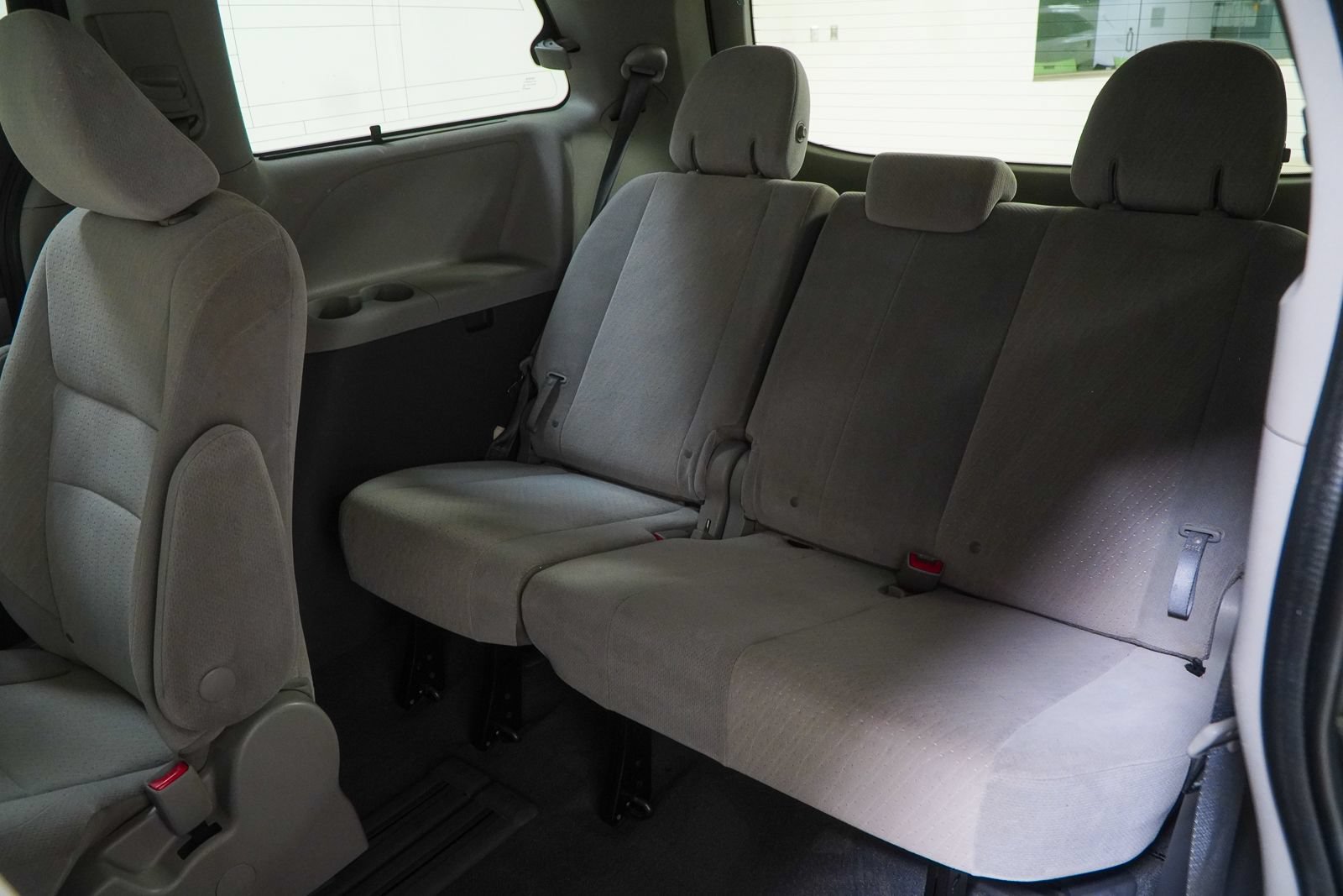Used 2020 Toyota Sienna LE FWD image 46