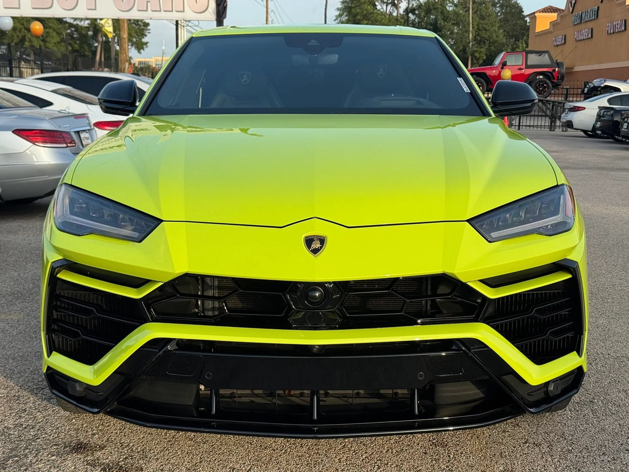 Used 2022 Lamborghini Urus AWD/4WD image 2