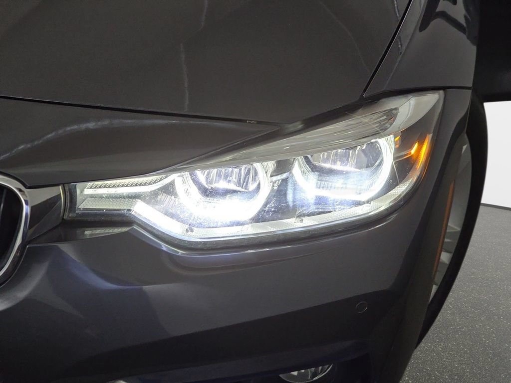 Used 2017 BMW 330i xDrive Sedan AWD/4WD image 32