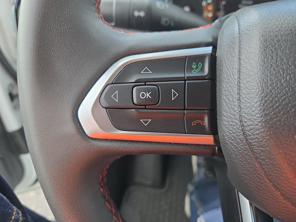 Used 2025 Jeep Compass Trailhawk AWD/4WD image 30