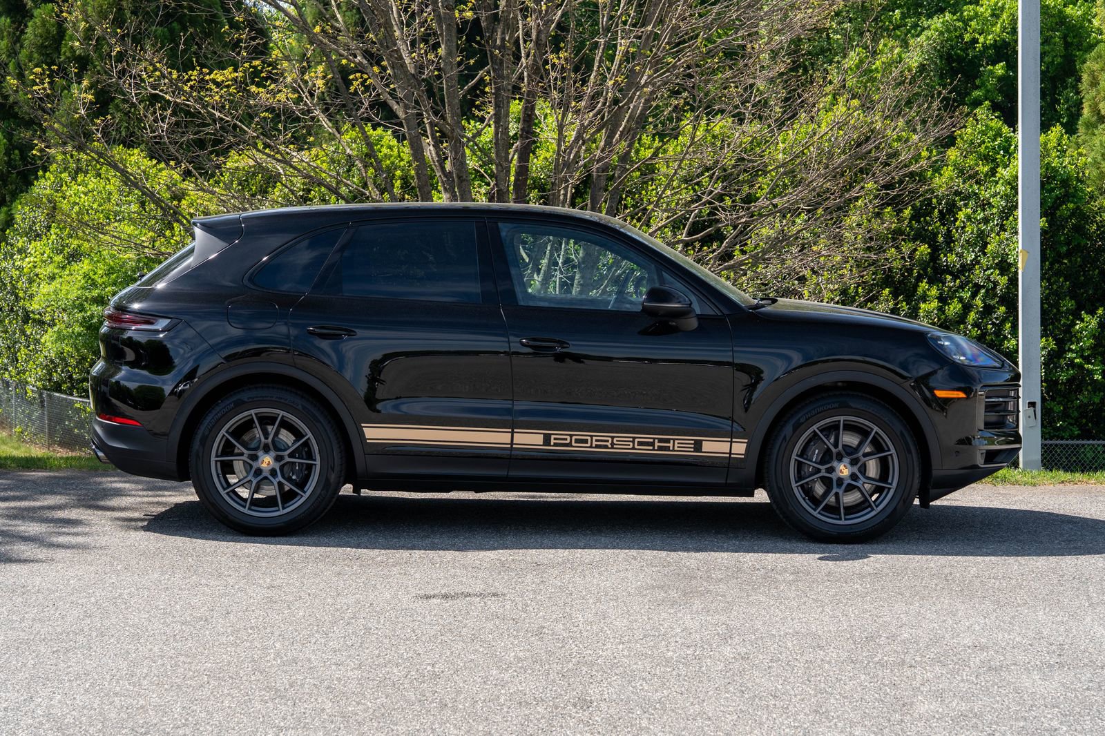 Certified 2024 Porsche Cayenne w/ Premium Package Plus (PFM) AWD/4WD image 8