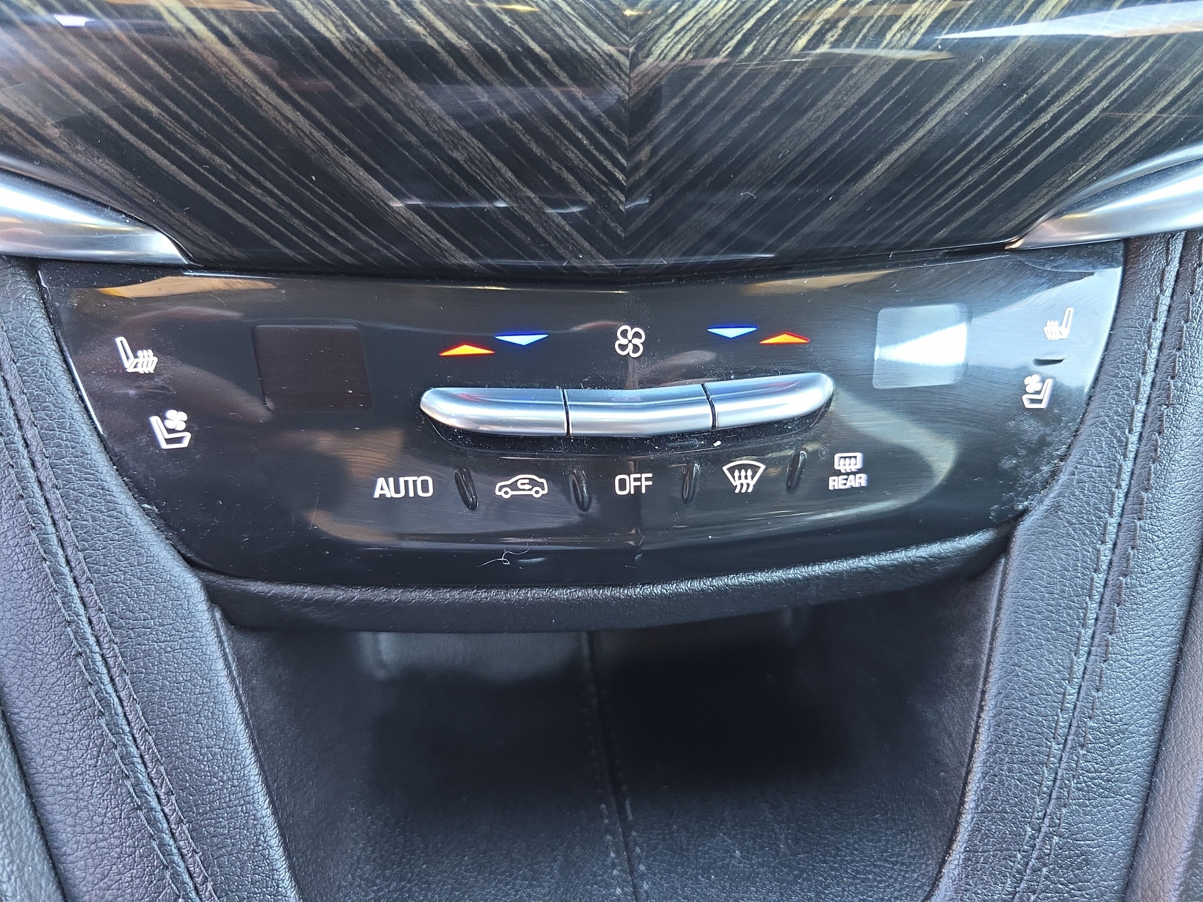 Used 2023 Cadillac XT6 Premium Luxury image 23