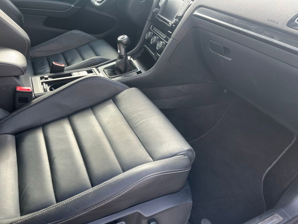 Used 2017 Volkswagen Golf R 4-Door image 31