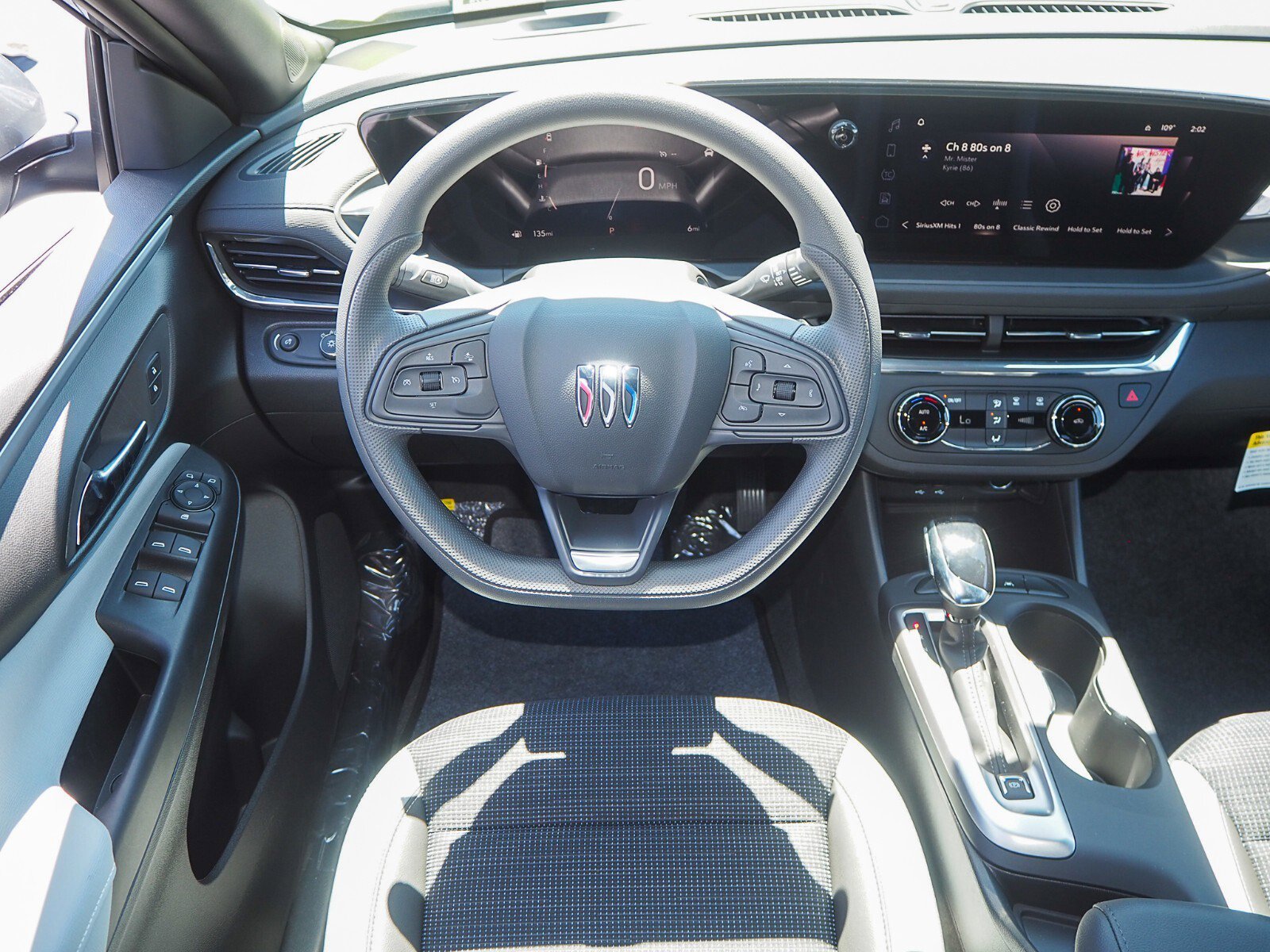 New 2025 Buick Envista Preferred image 8