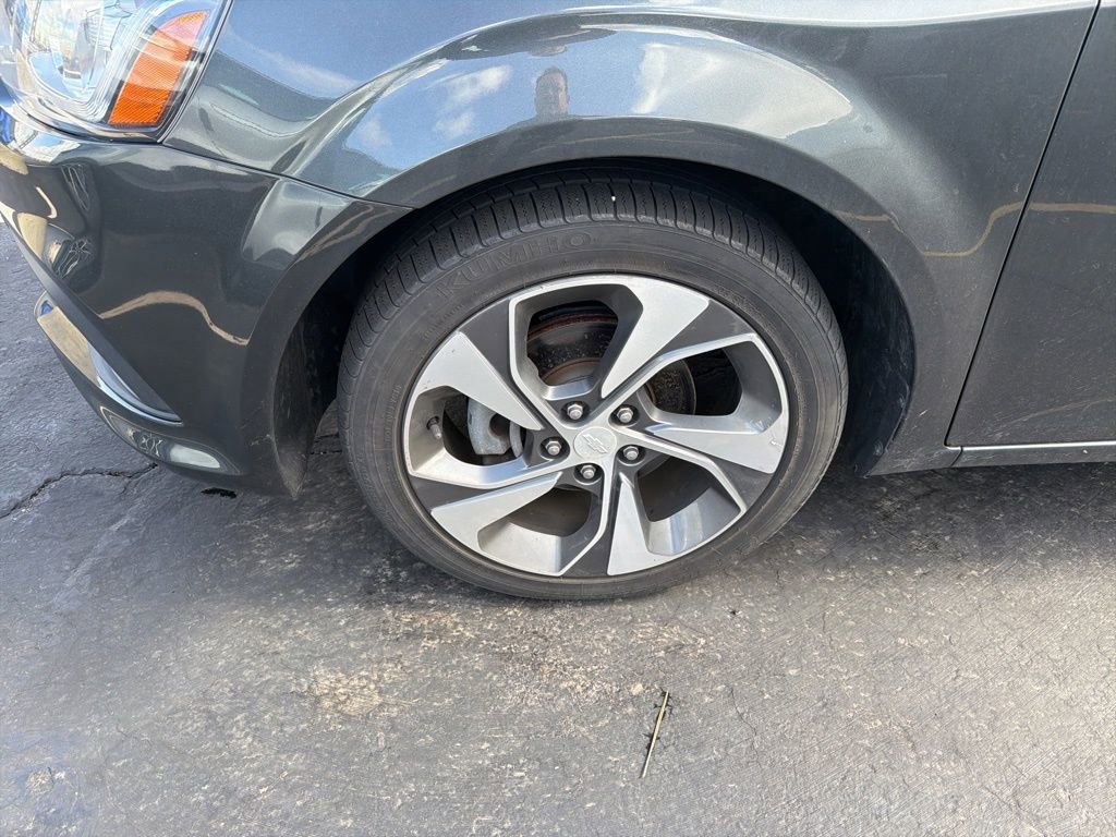 Used 2019 Chevrolet Sonic Premier image 2