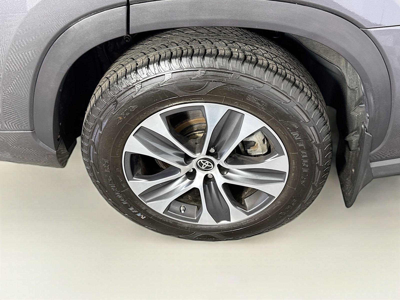 Used 2022 Toyota Highlander XLE AWD/4WD image 25