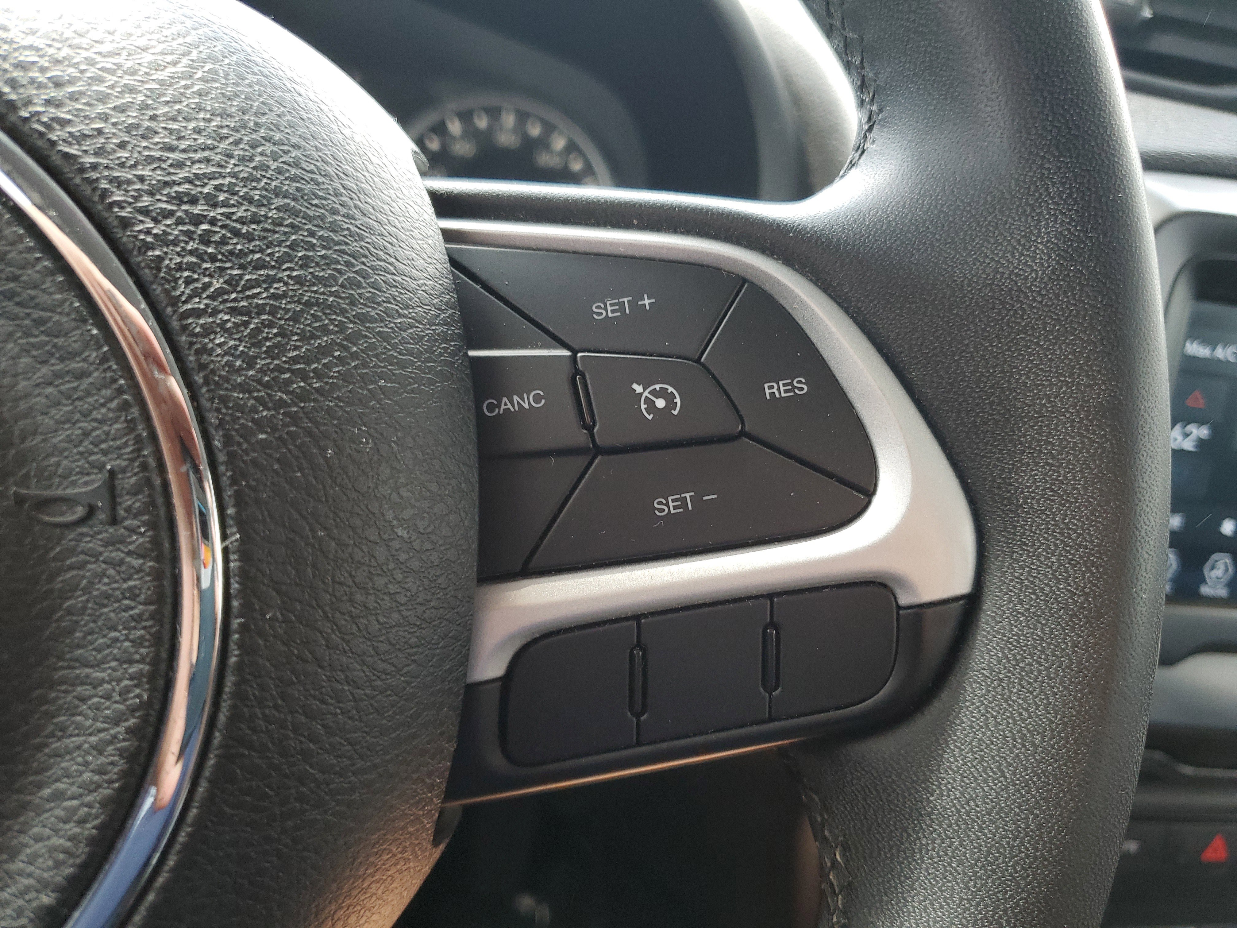 Used 2018 Jeep Renegade Latitude FWD image 21