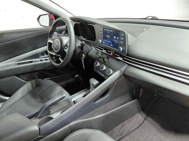 Used 2022 Hyundai Elantra SE image 21