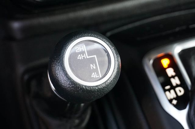 Used 2023 Jeep Gladiator Willys image 17