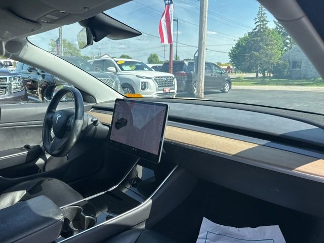 Used 2019 Tesla Model 3 Long Range RWD image 18