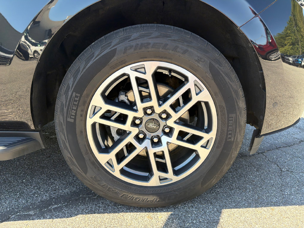 Used 2025 Ford Expedition Active AWD/4WD image 12