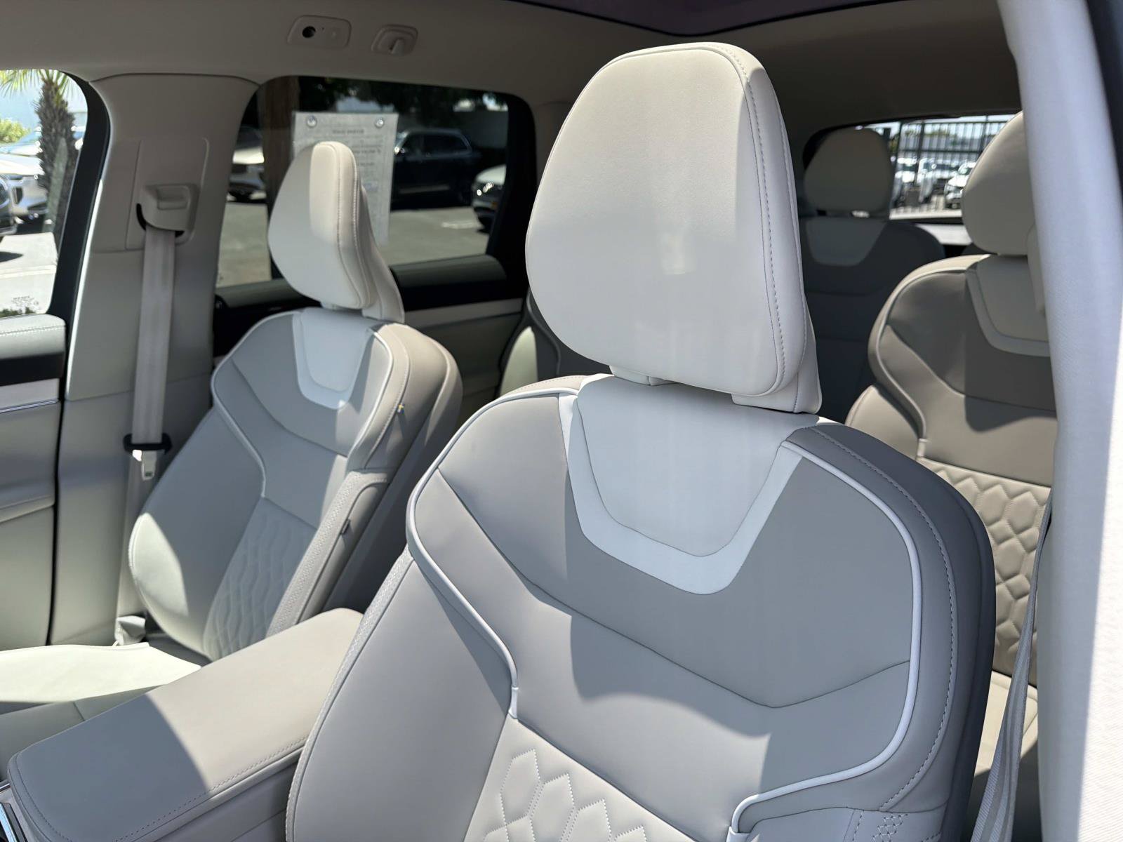 Certified 2025 Volvo EX90 Plus AWD/4WD image 19