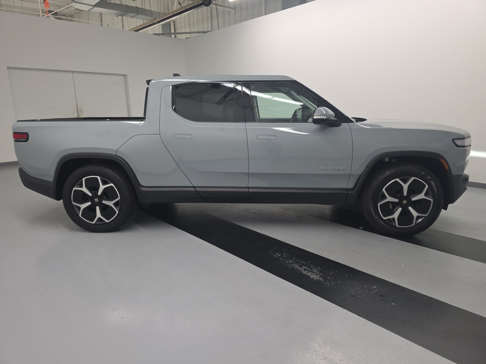 Used 2024 Rivian R1T Adventure Dual AWD/4WD image 6