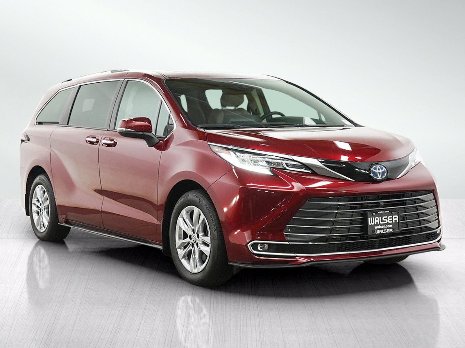 Used 2024 Toyota Sienna Limited AWD/4WD image 7