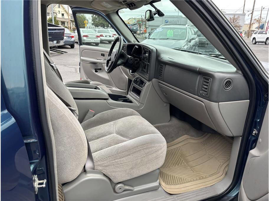 Used 2006 Chevrolet Suburban LS w/ Smart Select Package image 14