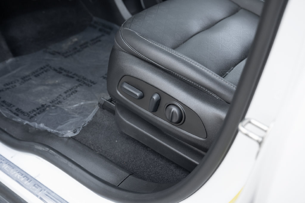 Used 2023 Chevrolet Bolt LT FWD image 18