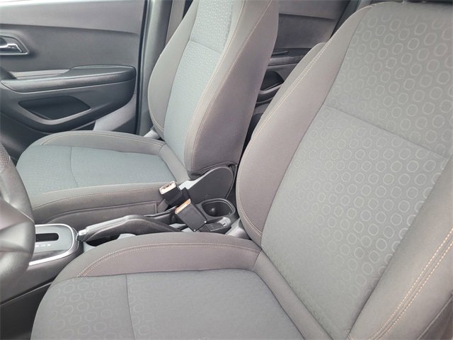 Used 2022 Chevrolet Trax LS w/ Tint and Cruise Package image 13
