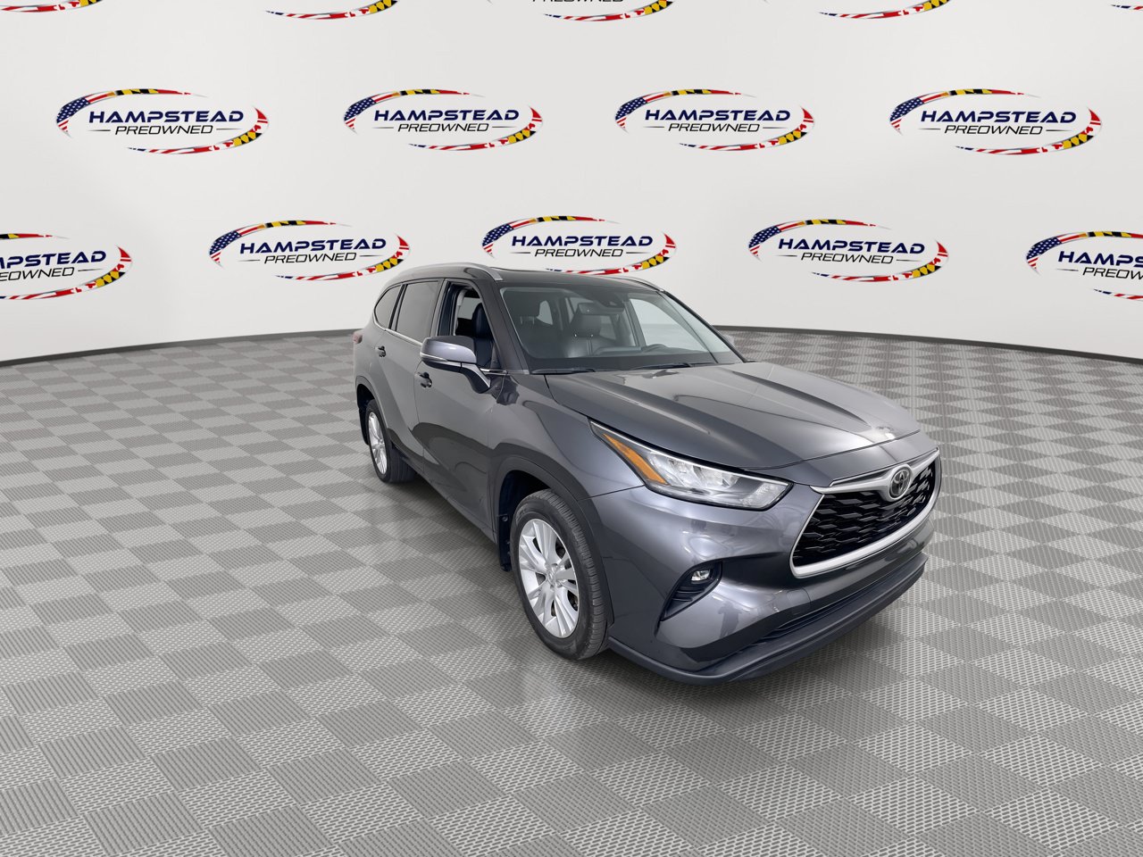 Used 2020 Toyota Highlander XLE AWD/4WD image 2