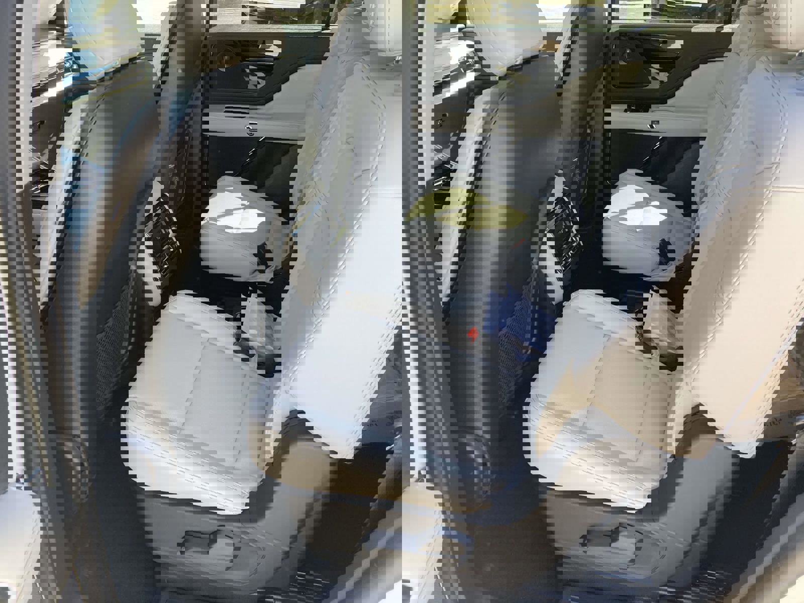 New 2026 Lincoln Aviator 2WD w/ Jet Appearance Package image 18