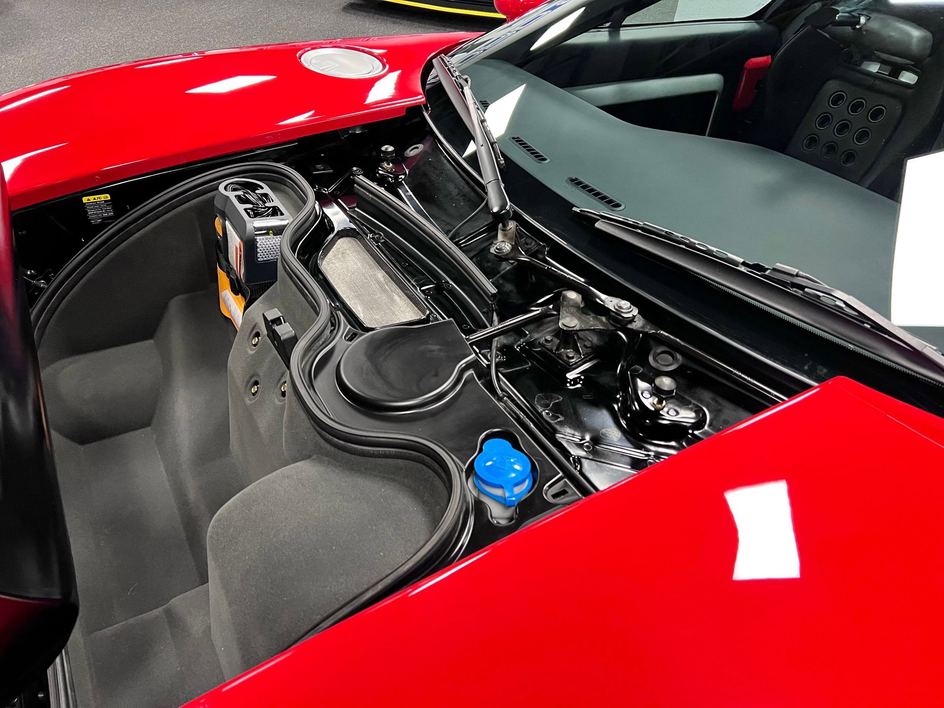 Used 2005 Ford GT RWD image 15