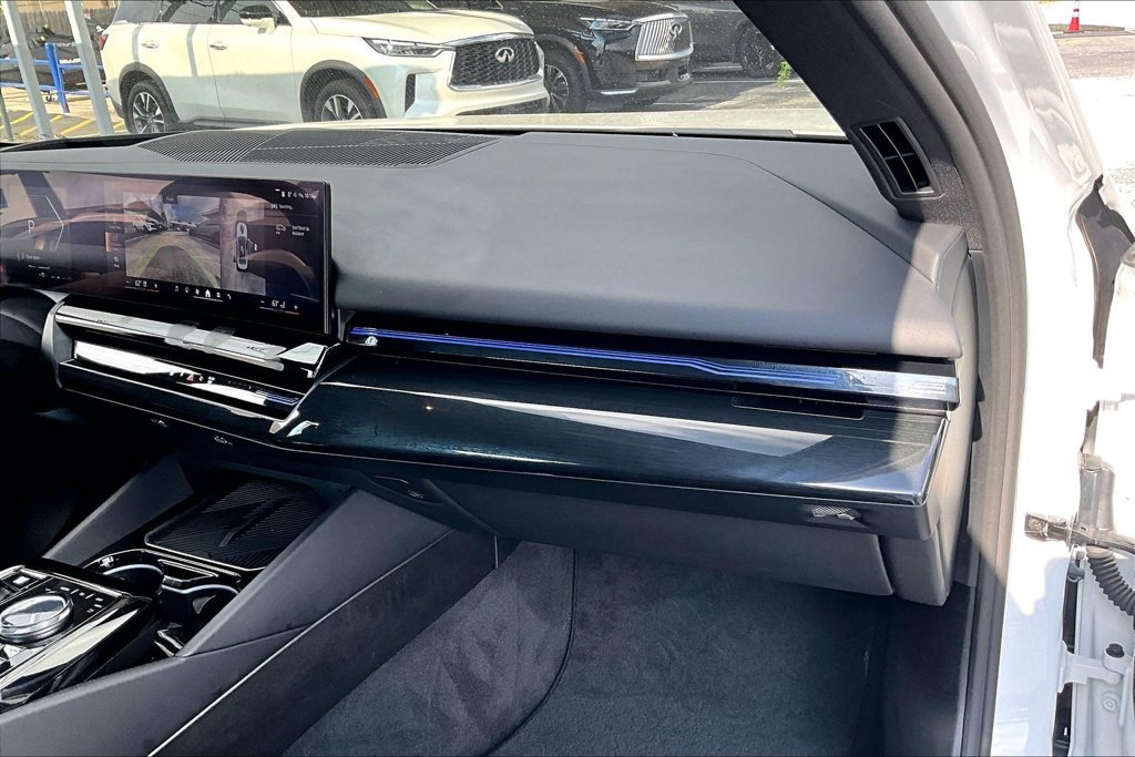 Used 2025 BMW 530i w/ Premium Package RWD image 22