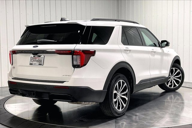 Used 2025 Ford Explorer ST-Line AWD/4WD image 13