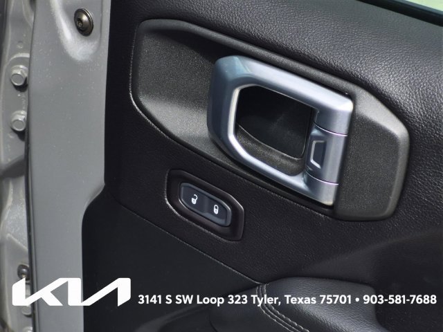 Used 2020 Jeep Wrangler Unlimited Sahara AWD/4WD image 14