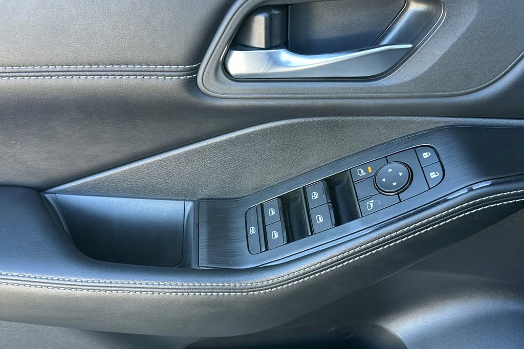 Used 2025 Nissan Rogue SV w/ SV Premium Package image 10