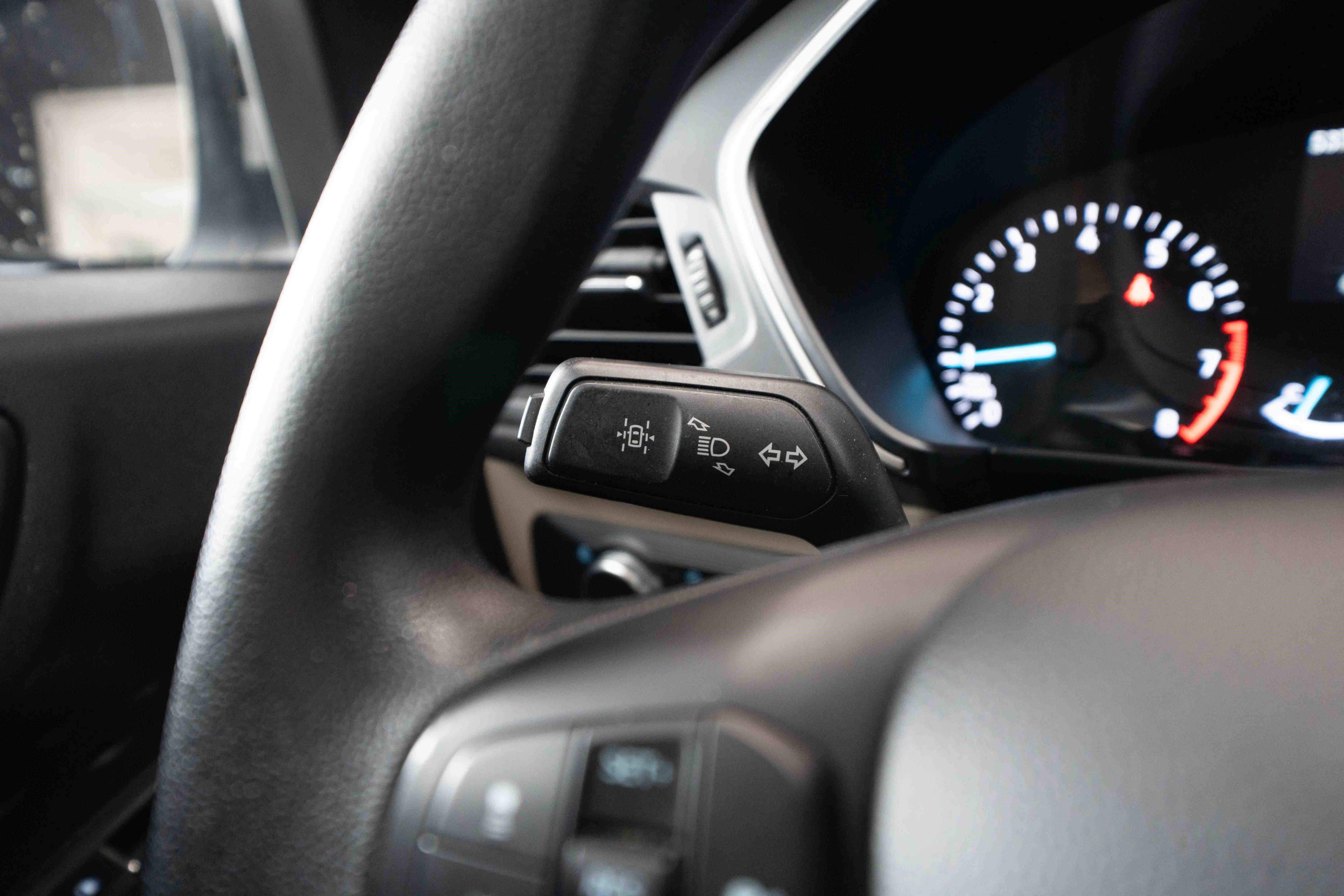 Used 2020 Ford Escape SE FWD image 13