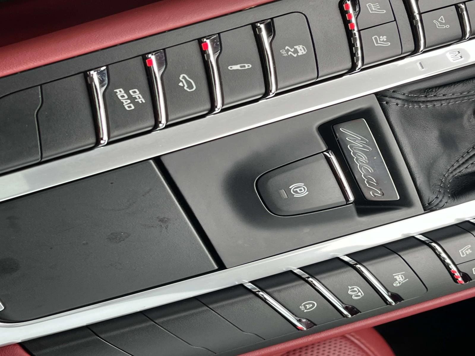 Used 2020 Porsche Macan Turbo image 30