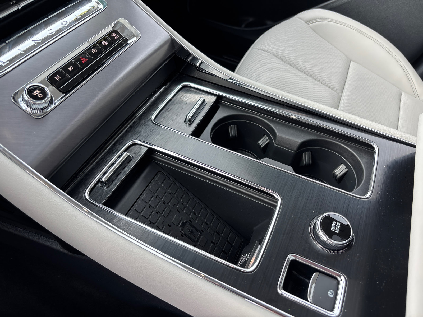 New 2026 Lincoln Aviator AWD image 23