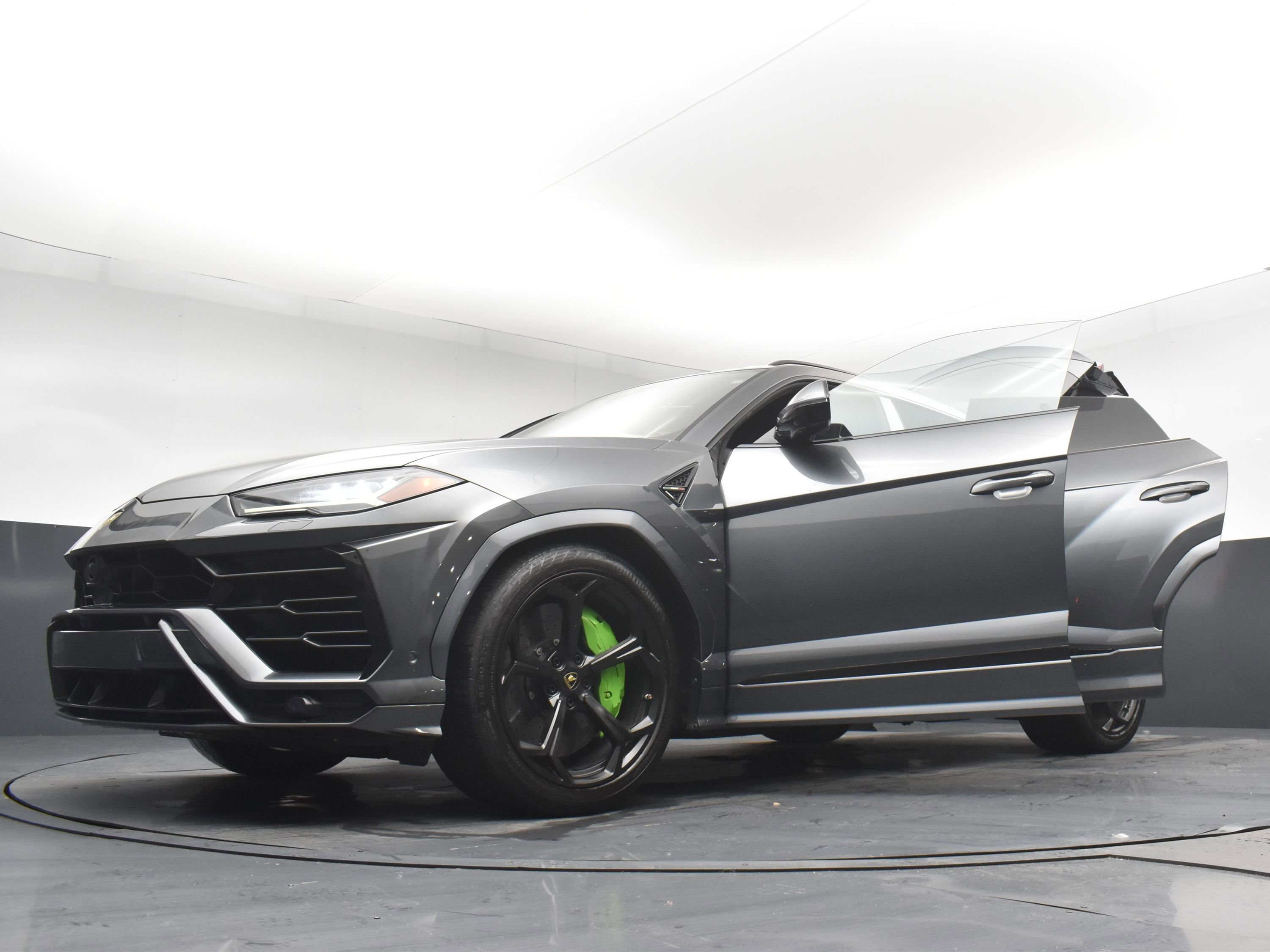Used 2020 Lamborghini Urus image 36