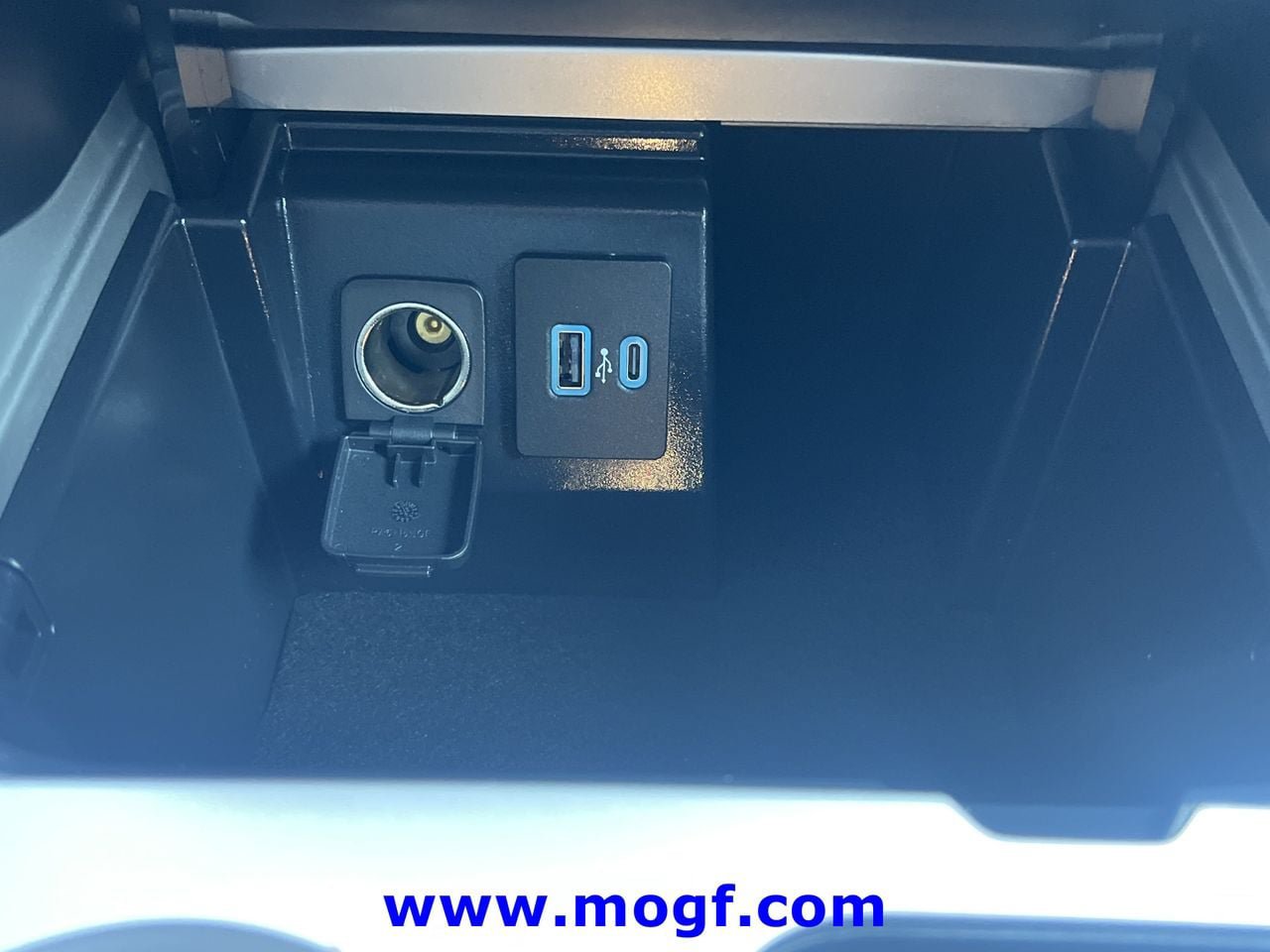 Used 2022 Ford Explorer XLT w/ Equipment Group 202A AWD/4WD image 11