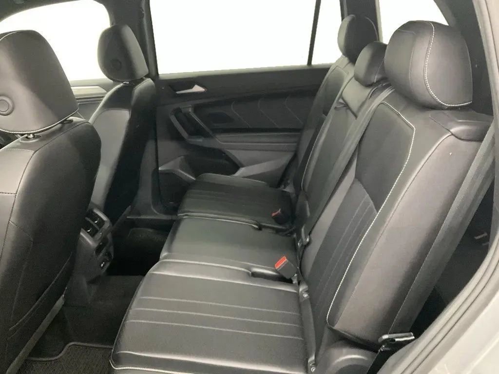 Used 2024 Volkswagen Tiguan SE R-Line image 11