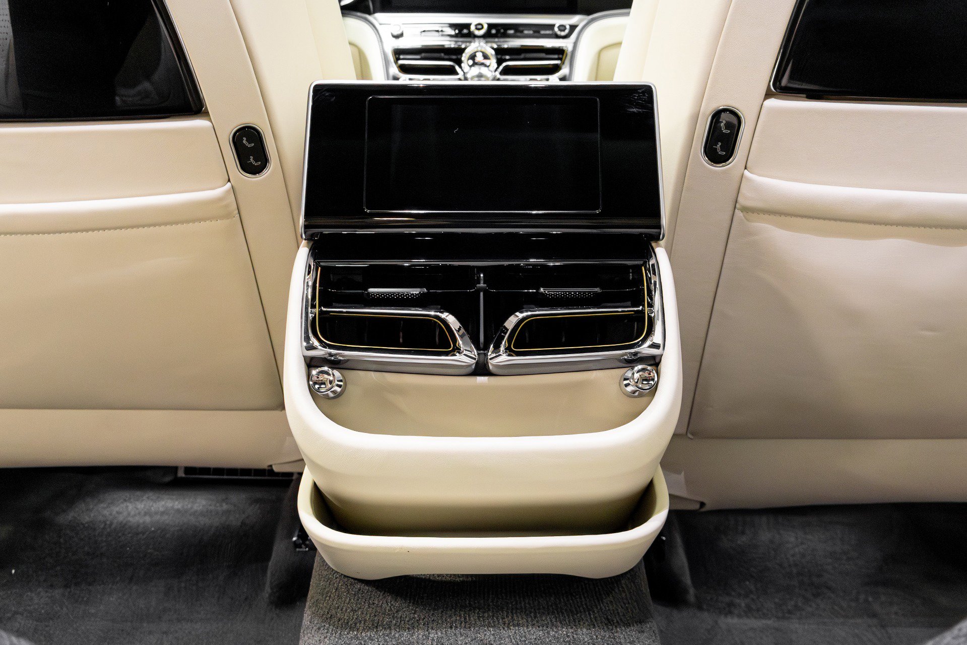 Used 2021 Bentley Flying Spur W12 image 31