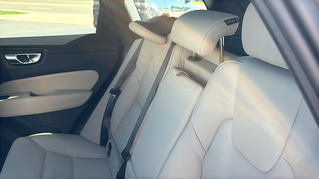 New 2027 Volvo XC60 B5 Plus AWD/4WD image 11