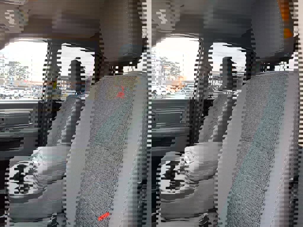 Used 2019 RAM 1500 Classic SLT w/ Luxury Group image 17