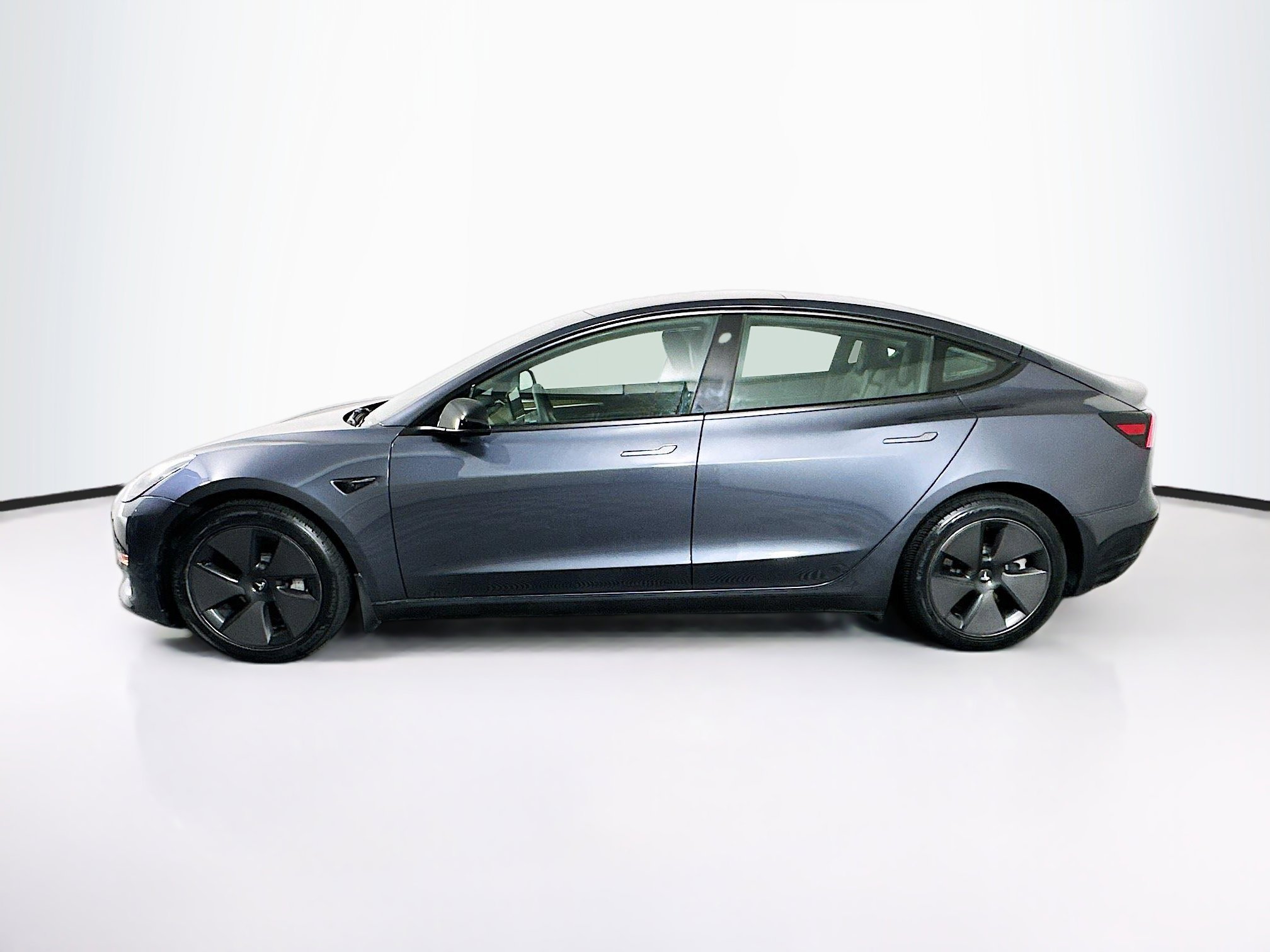 Used 2023 Tesla Model 3 Standard Range image 4
