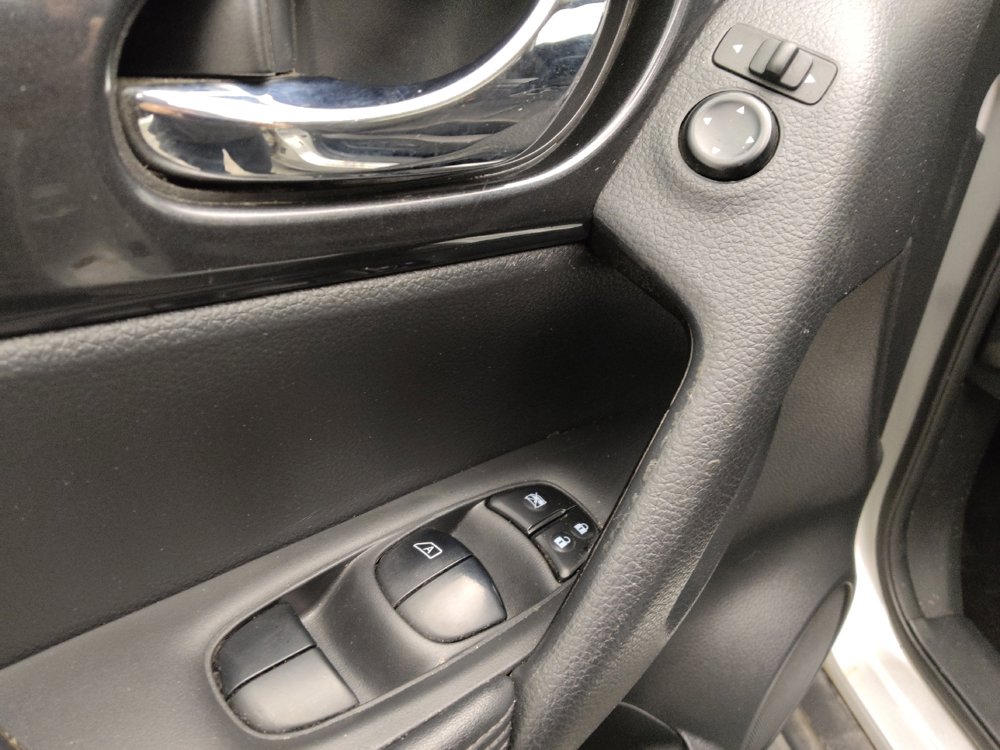 Used 2017 Nissan Rogue SV w/ SV Premium Package image 27