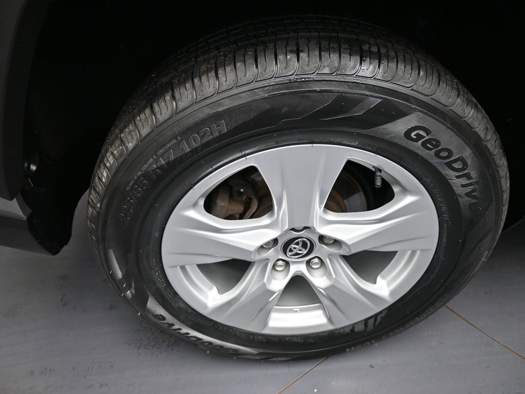 Used 2021 Toyota RAV4 XLE image 13