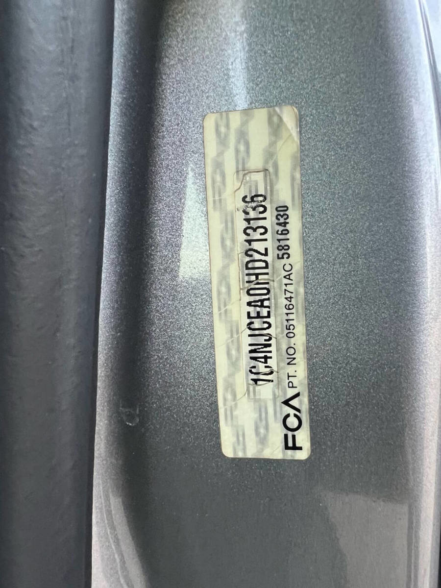 Used 2017 Jeep Compass Latitude image 40