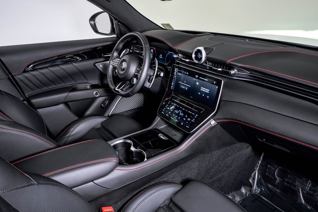 Certified 2023 Maserati Grecale Modena image 14