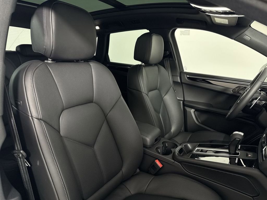 New 2026 Porsche Macan AWD/4WD image 24