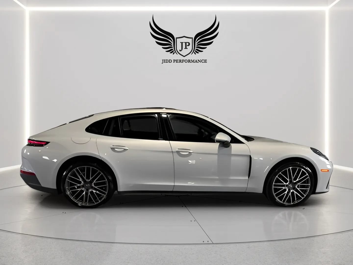 Used 2024 Porsche Panamera image 9